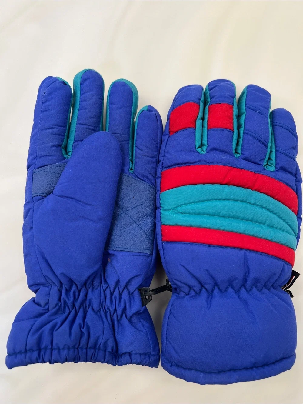 3 pairs of ski/snowboarding gloves